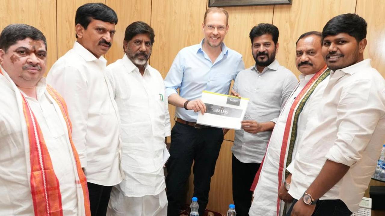 తెలంగాణలో తాటి, ఈత కల్లుతో వైన్ తయారీ పరిశ్రమ.. సీఎం రేవంత్ రెడ్డితో జర్మన్ ప్రతినిధి భేటీ తెలంగాణలో తాటి, ఈత కల్లుతో వైన్ తయారీ పరిశ్రమ.. సీఎం రేవంత్ రెడ్డితో జర్మన్ ప్రతినిధి భేటీ