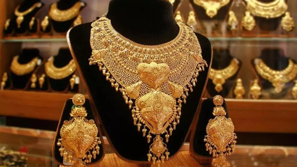Gold may hit 3,000 dollars