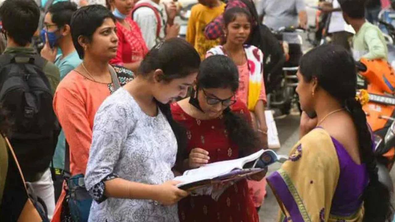 APPSC: గ్రూప్- 1 అభ్యర్థులకు బిగ్ అలర్ట్ .. ఏపీపీఎస్సీ కీలక ప్రకటన APPSC: గ్రూప్- 1 అభ్యర్థులకు బిగ్ అలర్ట్ .. ఏపీపీఎస్సీ కీలక ప్రకటన
