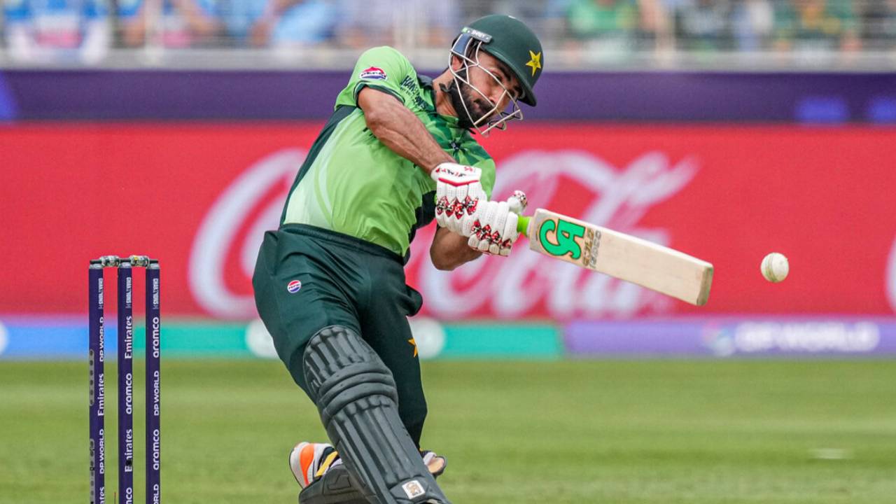 PAK vs NZ : పాకిస్తాన్ స్టార్ ఆల్రౌండర్కు ఐసీసీ భారీ షాక్.. దెబ్బకు బొమ్మ కనపడింది! PAK vs NZ : పాకిస్తాన్ స్టార్ ఆల్రౌండర్కు ఐసీసీ భారీ షాక్.. దెబ్బకు బొమ్మ కనపడింది!