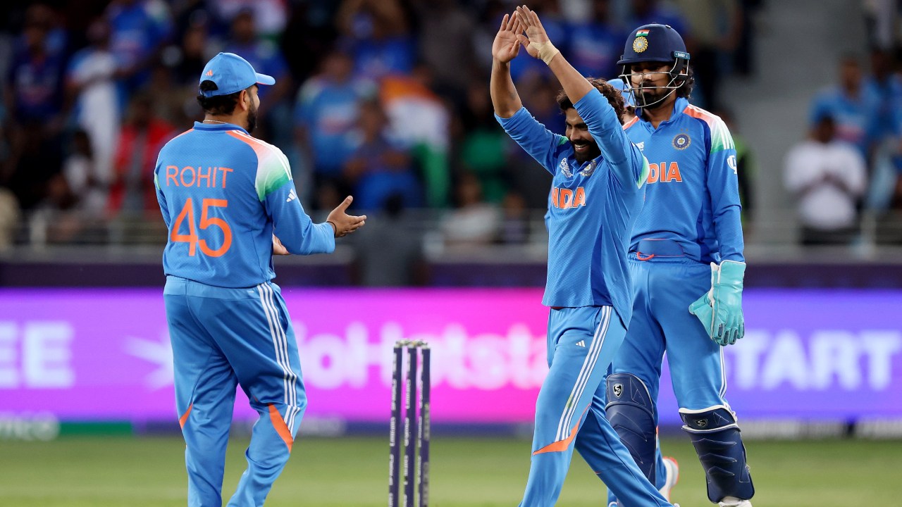 IND vs NZ : న్యూజిలాండ్ పై ఘన విజయం.. అగ్రస్థానంతో సెమీస్లో అడుగుపెట్టిన భారత్.. IND vs NZ : న్యూజిలాండ్ పై ఘన విజయం.. అగ్రస్థానంతో సెమీస్లో అడుగుపెట్టిన భారత్..