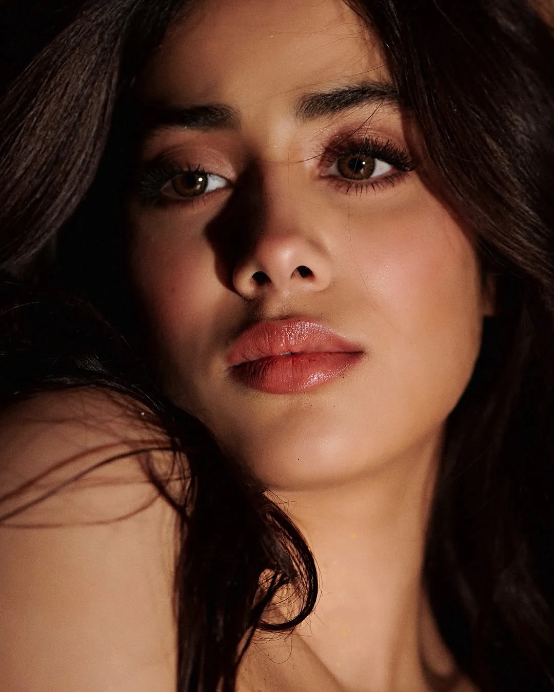 Janhvi Kapoor Sizzling Photos