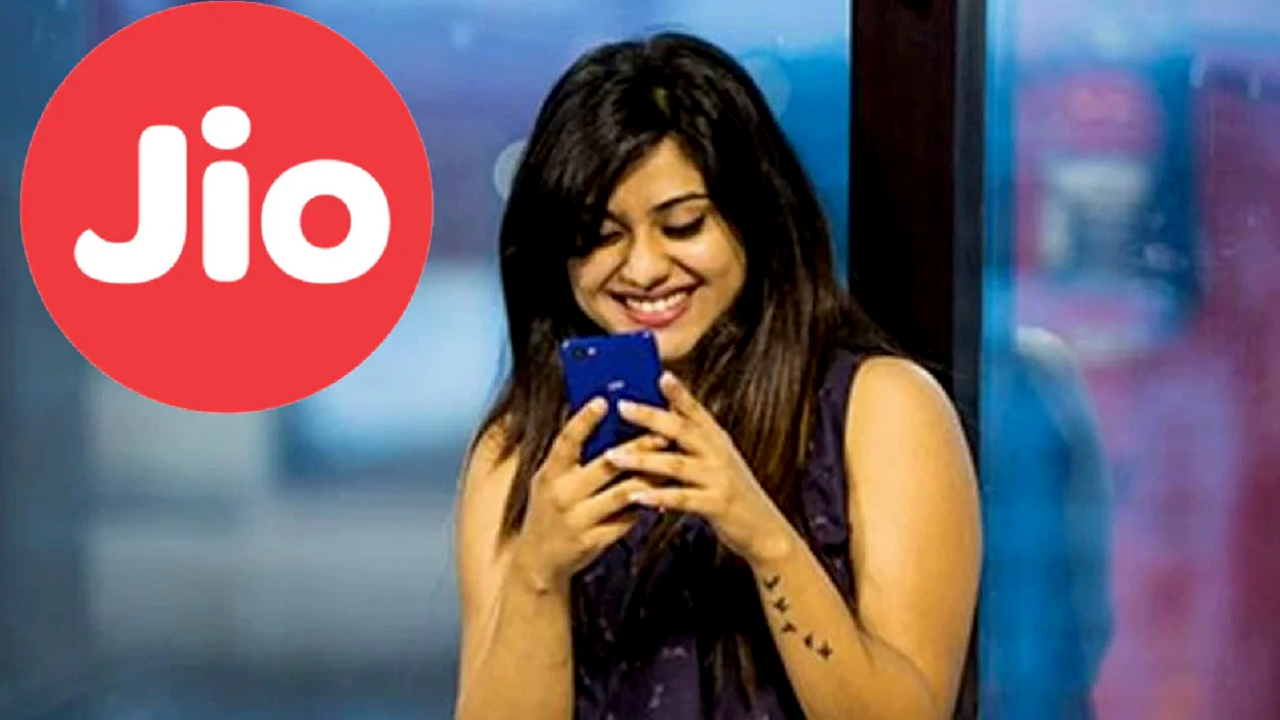Jio Offer : పండగ చేస్కోండి.. జియో బంపర్ ఆఫర్.. ఈ సింగిల్ ప్లాన్తో హైస్పీడ్ డేటా, అన్లిమిటెడ్ కాల్స్.. 365 రోజులు ఎంజాయ్ చేయొచ్చు! Jio Offer : పండగ చేస్కోండి.. జియో బంపర్ ఆఫర్.. ఈ సింగిల్ ప్లాన్తో హైస్పీడ్ డేటా, అన్లిమిటెడ్ కాల్స్.. 365 రోజులు ఎంజాయ్ చేయొచ్చు!