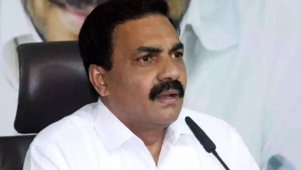 Kakani Govardhan: వైసీపీ నేత కాకాణి గోవర్ధన్ రెడ్డికి మరోసారి పోలీసులు నోటీసులు.. Kakani Govardhan: వైసీపీ నేత కాకాణి గోవర్ధన్ రెడ్డికి మరోసారి పోలీసులు నోటీసులు..