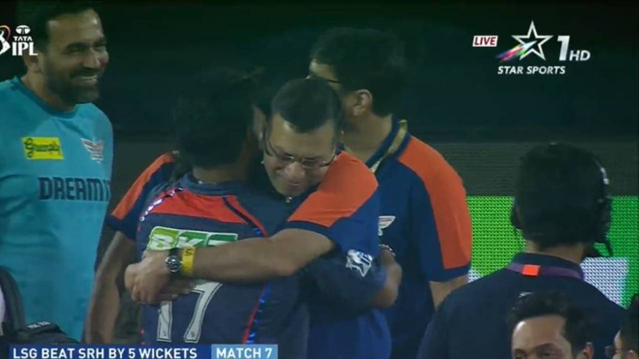 SRH vs LSG : సన్రైజర్స్ పై విజయం.. మెట్లు దిగి వచ్చి మరీ పంత్ను గట్టిగా కౌగలించుకున్న సంజీవ్ గొయెంకా.. SRH vs LSG : సన్రైజర్స్ పై విజయం.. మెట్లు దిగి వచ్చి మరీ పంత్ను గట్టిగా కౌగలించుకున్న సంజీవ్ గొయెంకా..