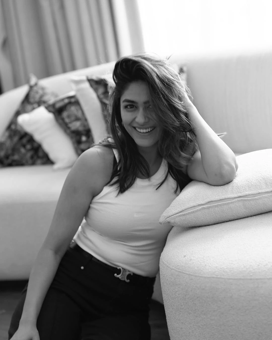 Mrunal Thakur Cute Smiling Photos