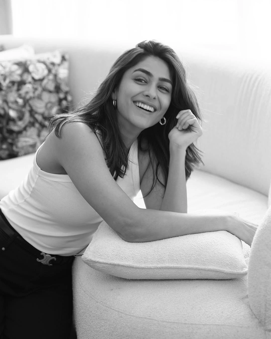 Mrunal Thakur Cute Smiling Photos