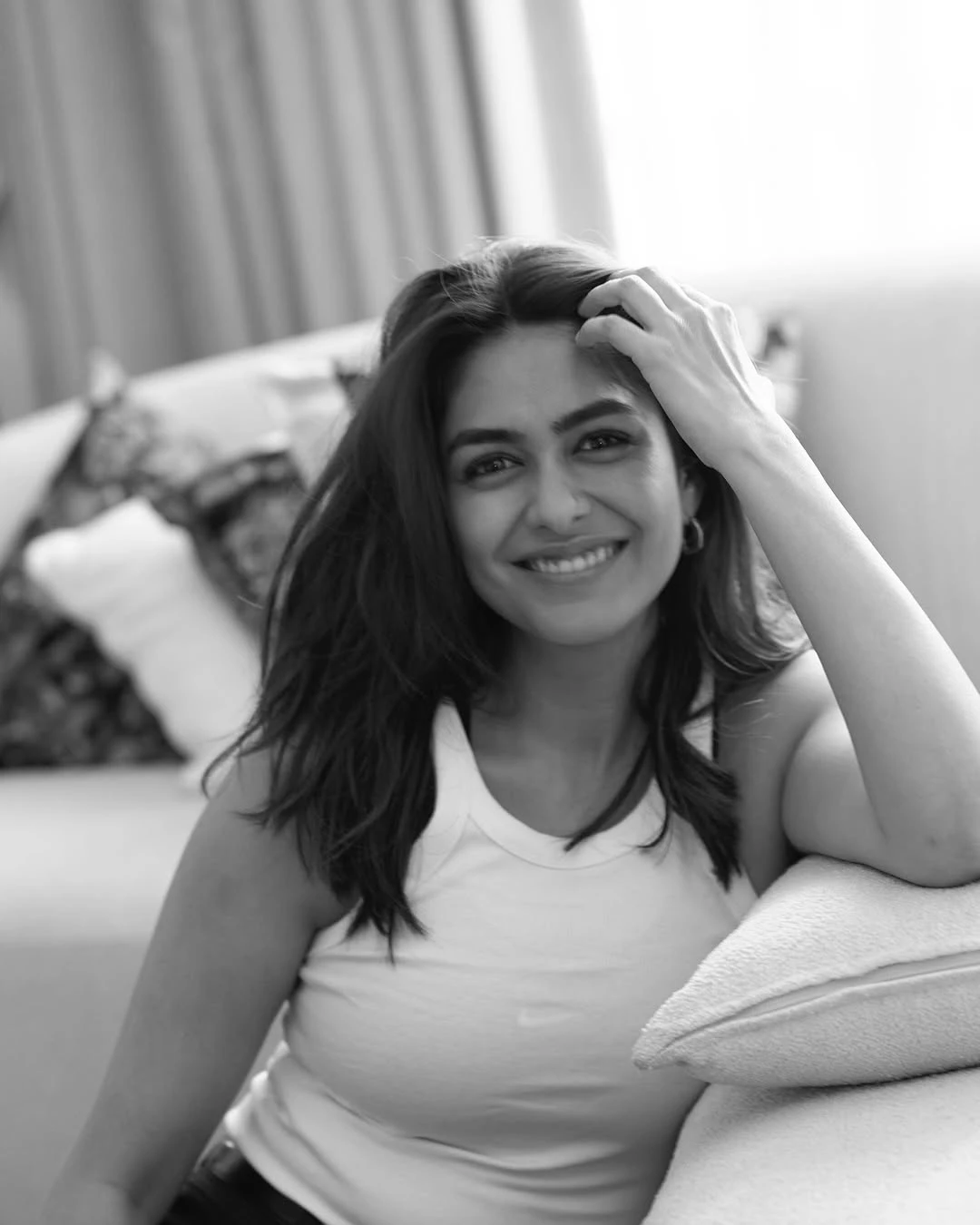 Mrunal Thakur Cute Smiling Photos