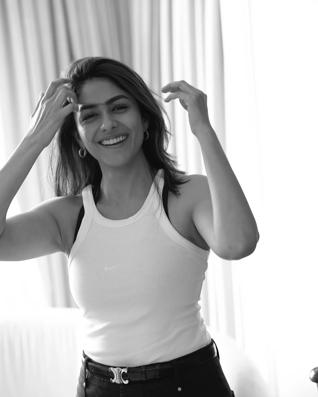 Mrunal Thakur Cute Smiling Photos