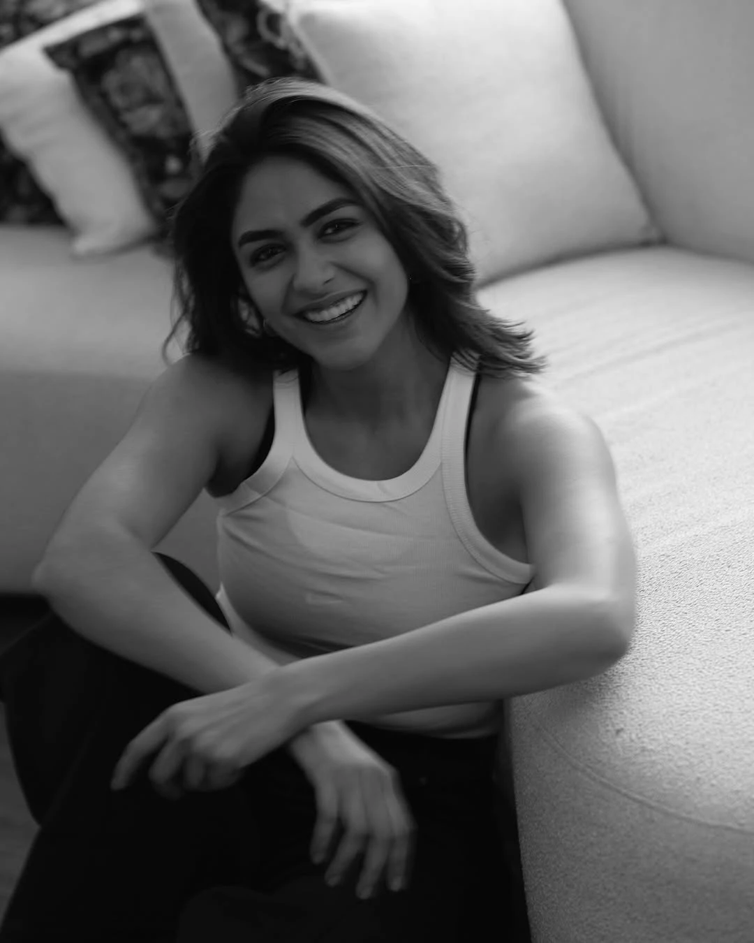 Mrunal Thakur Cute Smiling Photos