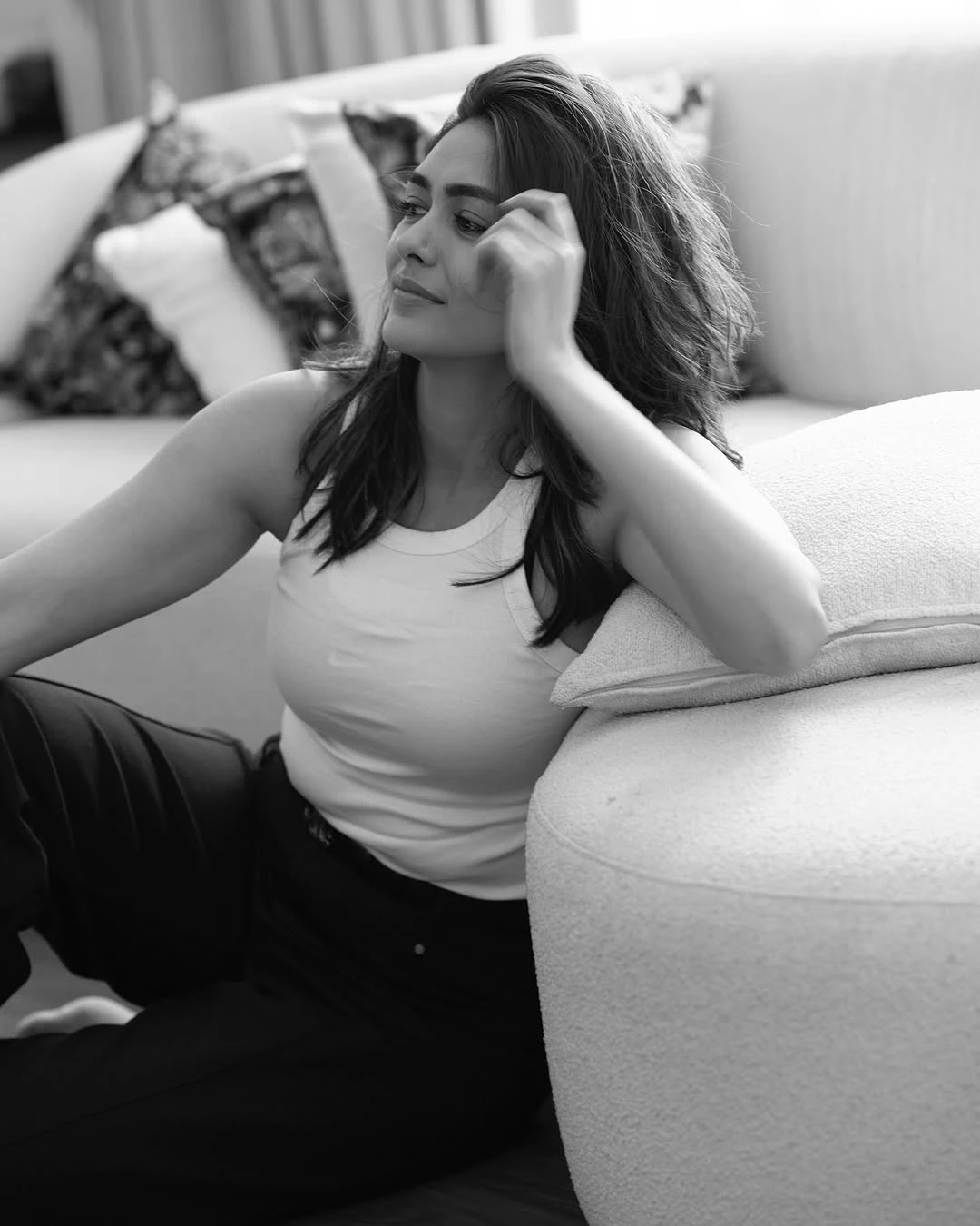 Mrunal Thakur Cute Smiling Photos
