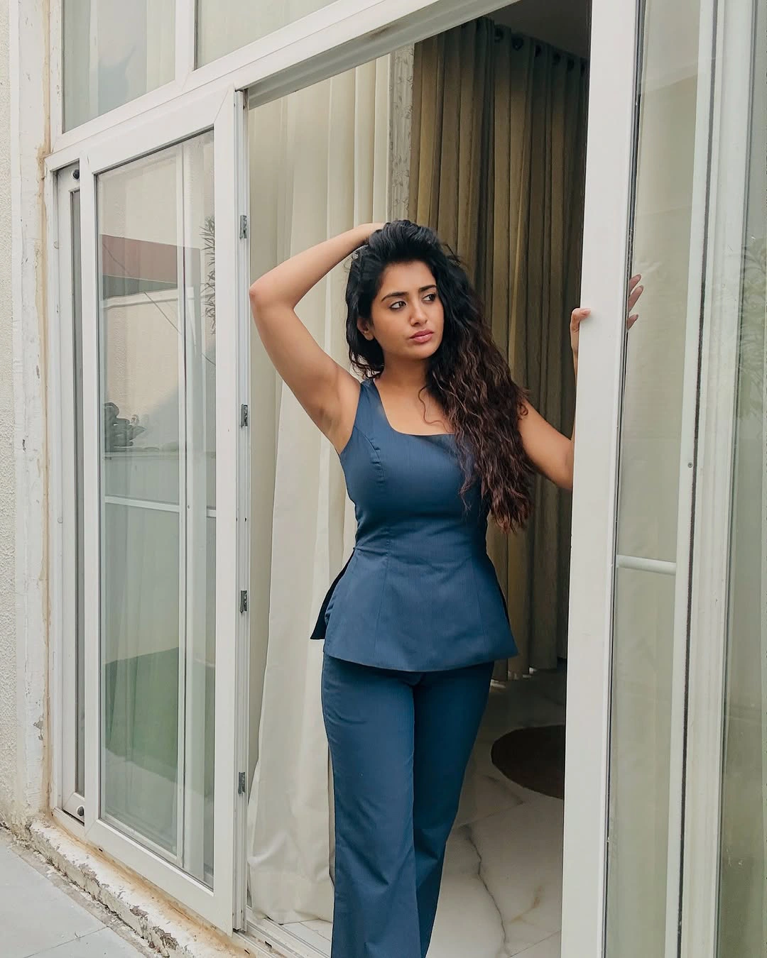 Rashi Singh Shows her Hair Beauty