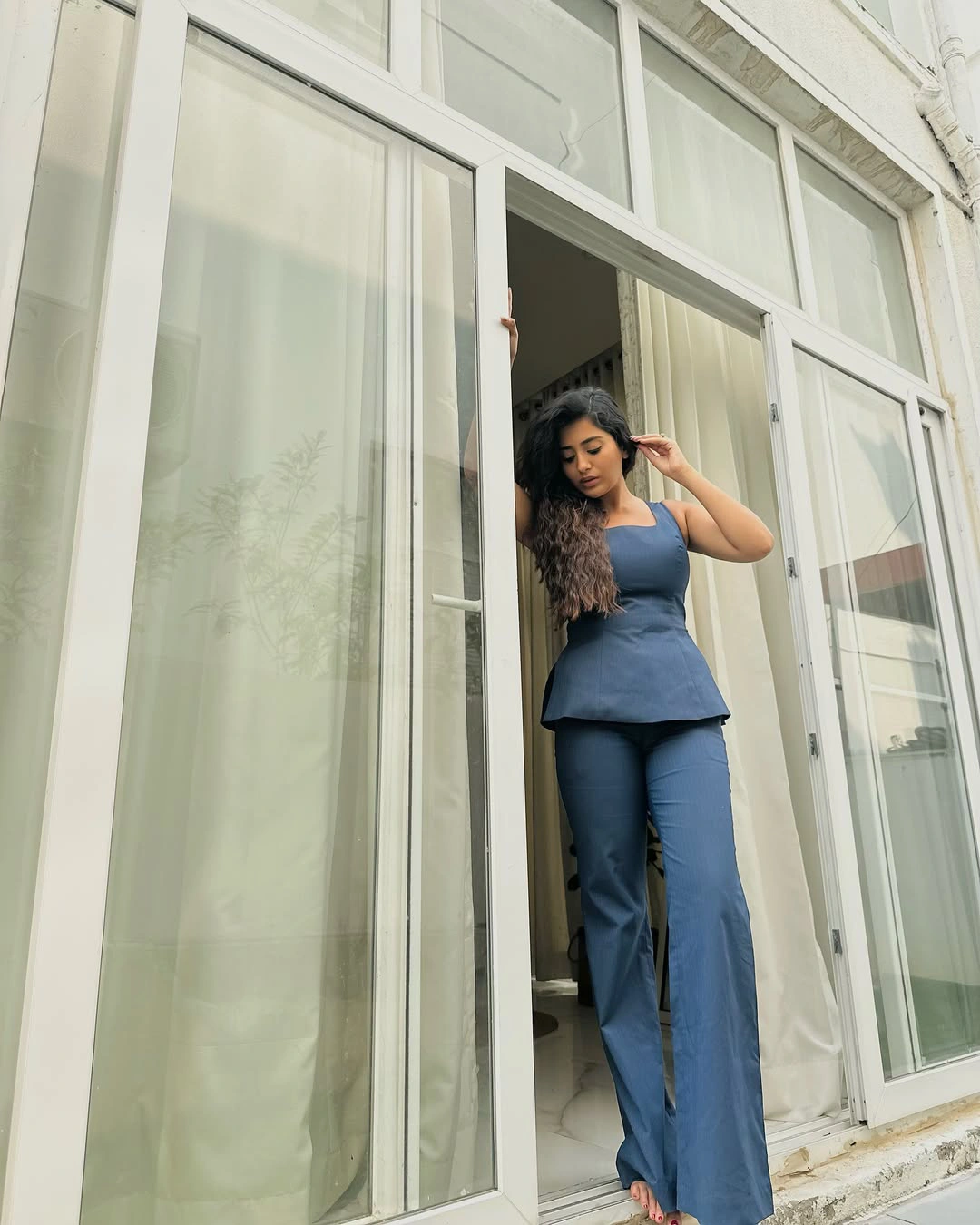 Rashi Singh Shows her Hair Beauty