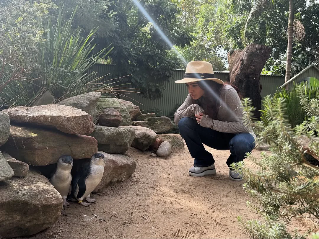 Samantha Enjoying Vacation in Sydney Wildlife Park