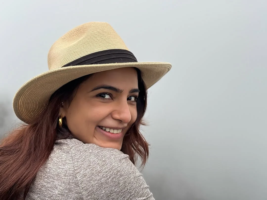 Samantha Enjoying Vacation in Sydney Wildlife Park