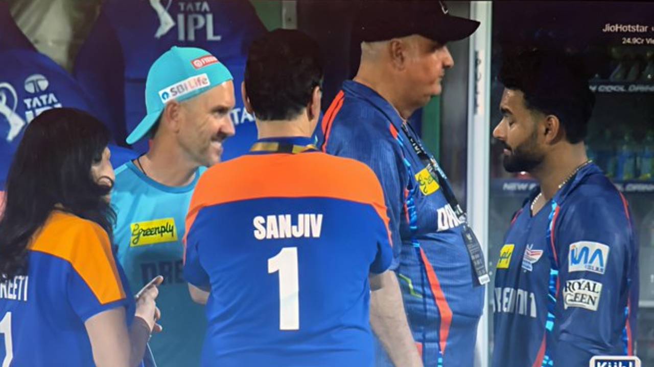DC vs LSG : ఢిల్లీ చేతిలో లక్నో ఓటమి.. మైదానంలోకి దూసుకువచ్చిన లక్నో యజమాని సంజీవ్ గొయెంకా.. పంత్తో సీరియస్ డిస్కషన్..! DC vs LSG : ఢిల్లీ చేతిలో లక్నో ఓటమి.. మైదానంలోకి దూసుకువచ్చిన లక్నో యజమాని సంజీవ్ గొయెంకా.. పంత్తో సీరియస్ డిస్కషన్..!