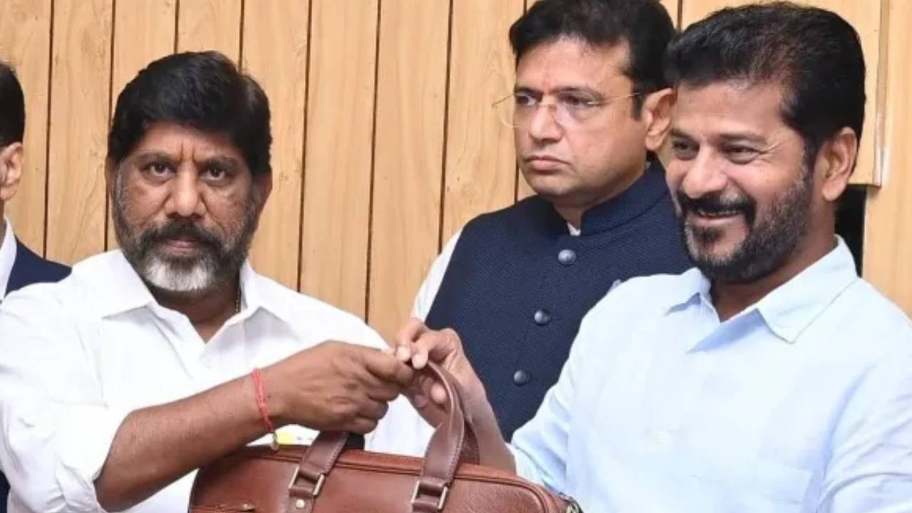 Telangana Budget: తెలంగాణ బడ్జెట్లో ఆరు గ్యారంటీలకు కేటాయింపులు ఇలా.. Telangana Budget: తెలంగాణ బడ్జెట్లో ఆరు గ్యారంటీలకు కేటాయింపులు ఇలా..