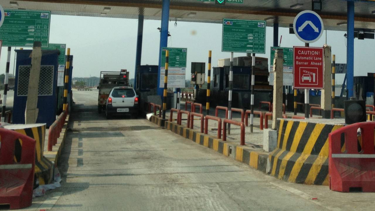 New Toll policy: వాహనదారులకు గుడ్న్యూస్.. త్వరలో సరికొత్త టోల్ విధానం.. వెల్లడించిన కేంద్ర మంత్రి నితిన్ గడ్కరీ New Toll policy: వాహనదారులకు గుడ్న్యూస్.. త్వరలో సరికొత్త టోల్ విధానం.. వెల్లడించిన కేంద్ర మంత్రి నితిన్ గడ్కరీ