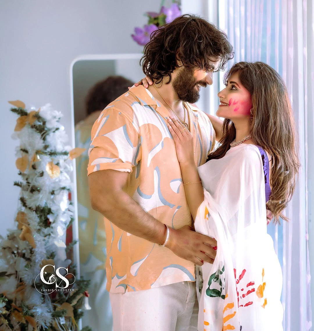 Bigg Boss Fame Vasanthi Krishnan Shares Cute Holi Photos with her Husband Pawan Kalyan