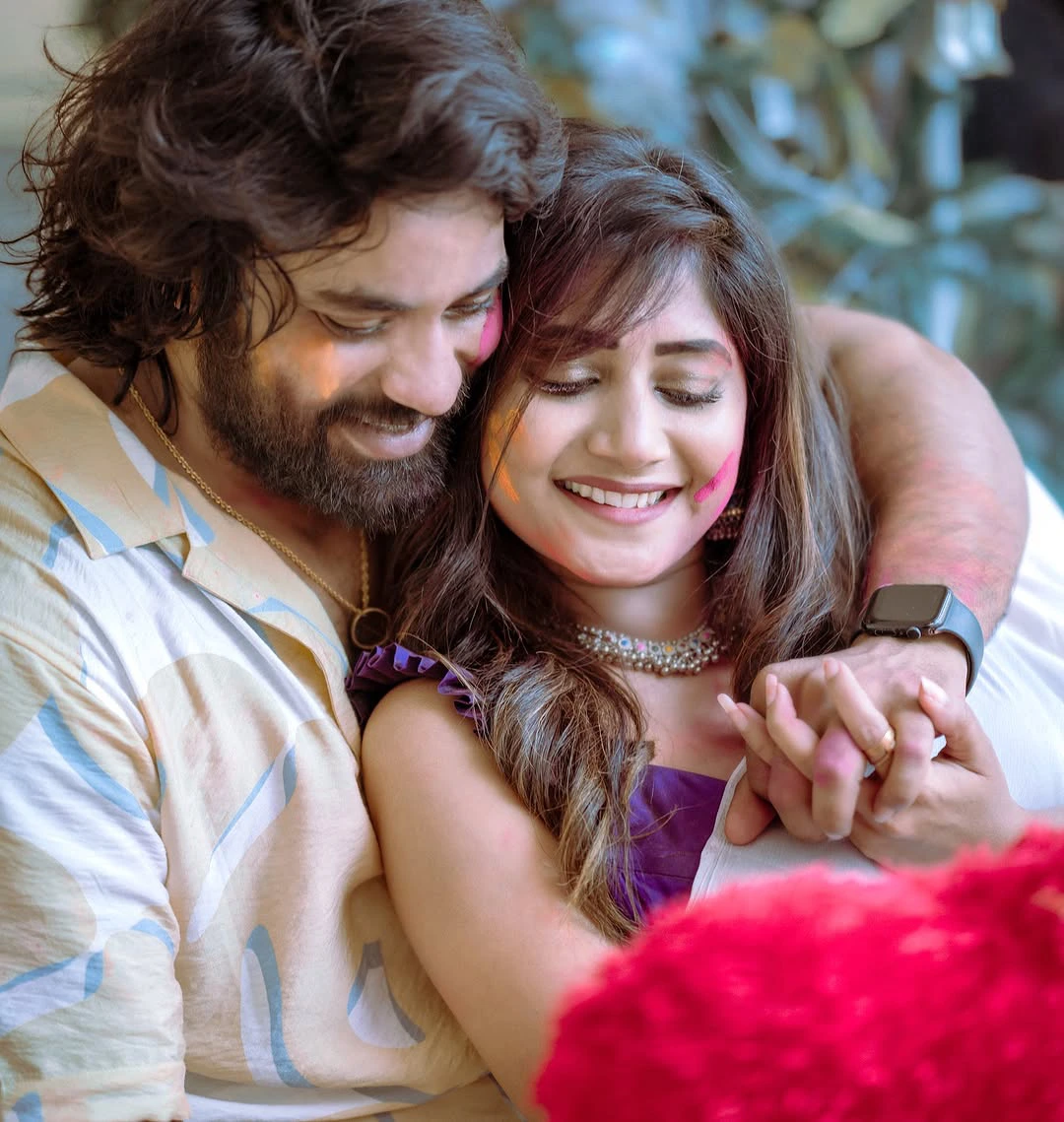 Bigg Boss Fame Vasanthi Krishnan Shares Cute Holi Photos with her Husband Pawan Kalyan
