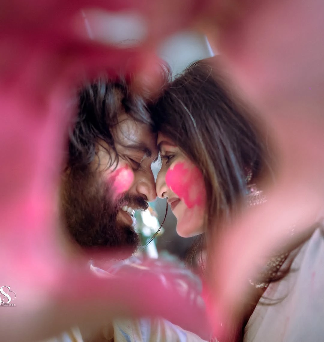 Bigg Boss Fame Vasanthi Krishnan Shares Cute Holi Photos with her Husband Pawan Kalyan