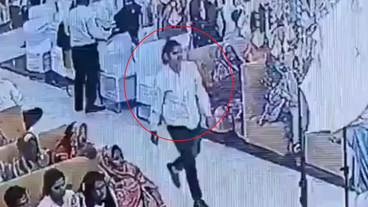 Viral Video : నిశ్చితార్ధం జరుగుతుండగా దూసుకొచ్చిన అమ్మాయి.. నన్నే మోసం చేస్తావా అంటూ వధువుతో గొడవ.. ఆ తర్వాత.. Viral Video : నిశ్చితార్ధం జరుగుతుండగా దూసుకొచ్చిన అమ్మాయి.. నన్నే మోసం చేస్తావా అంటూ వధువుతో గొడవ.. ఆ తర్వాత..