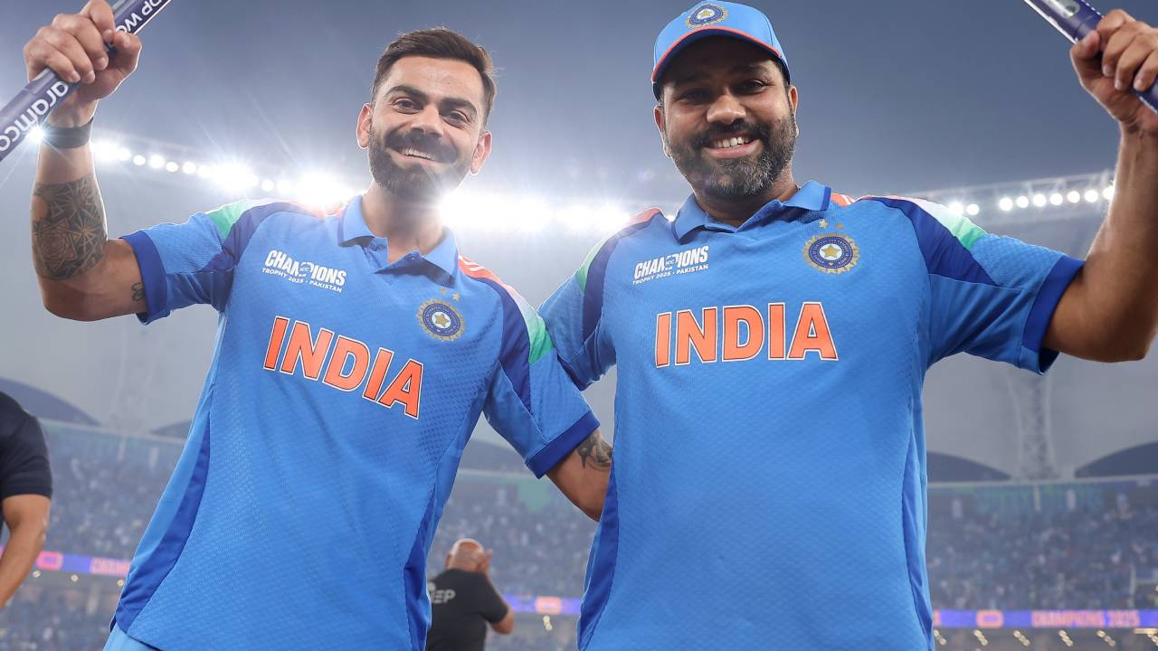 Champions Trophy: టీమిండియా విజయం తరువాత రోహిత్, కోహ్లీ, జడేజా ఏం చేశారో చూశారా.. వీడియోలు వైరల్.. ఫ్యాన్స్ ఖుషీ Champions Trophy: టీమిండియా విజయం తరువాత రోహిత్, కోహ్లీ, జడేజా ఏం చేశారో చూశారా.. వీడియోలు వైరల్.. ఫ్యాన్స్ ఖుషీ