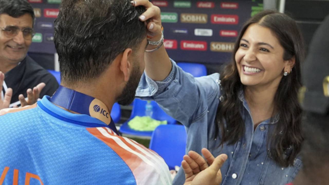 Virat Kohli and Anushka Sharma 