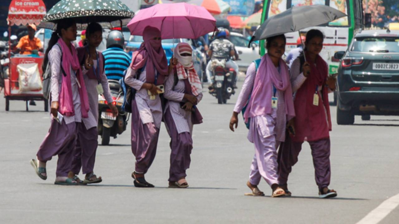 Weather Alert: వాతావరణ శాఖ హెచ్చరిక.. మూడు నెలలు మంటలే.. ఎండలు అంతకు మించి.. Weather Alert: వాతావరణ శాఖ హెచ్చరిక.. మూడు నెలలు మంటలే.. ఎండలు అంతకు మించి..