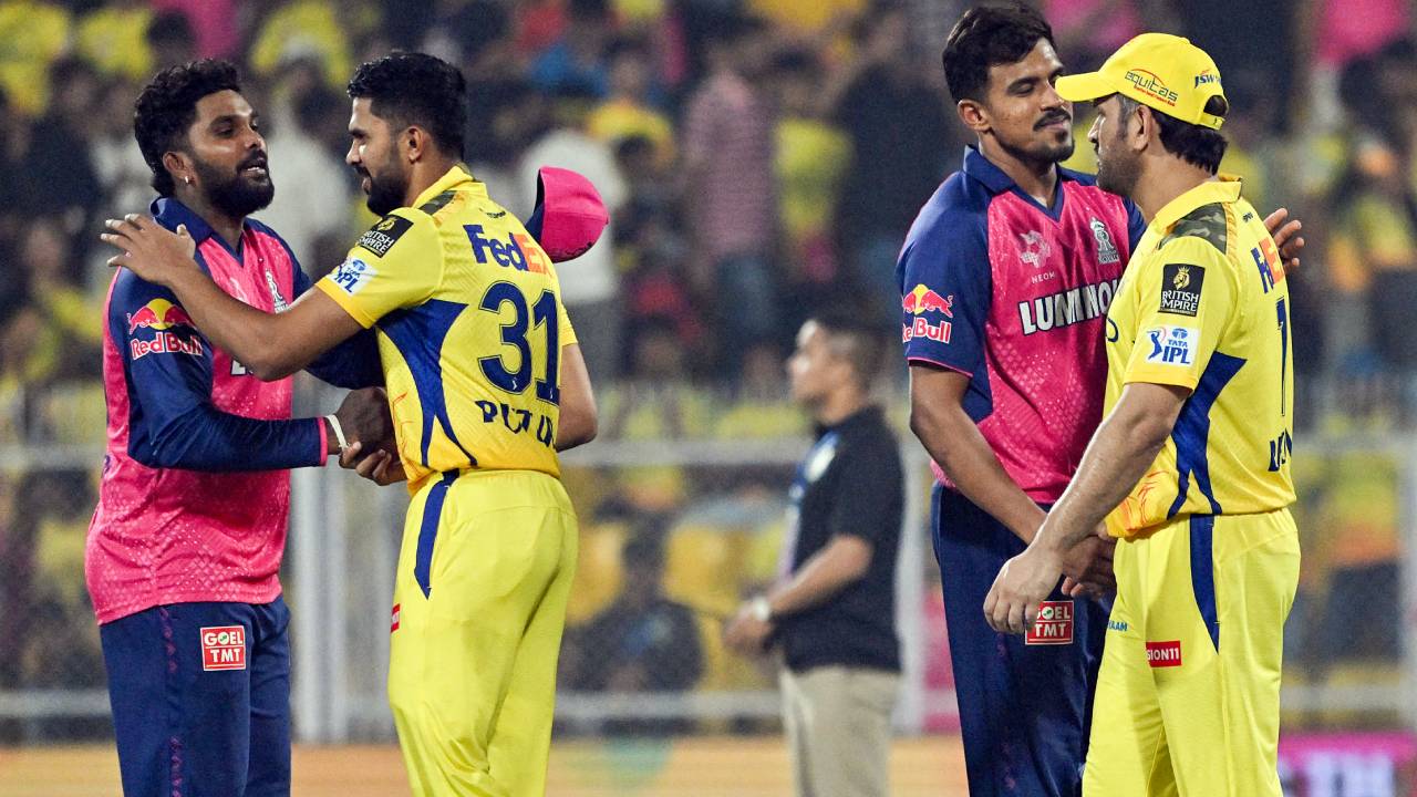 Chennai Super Kings : అదృష్టం అంటే చెన్నైదే.. రాజస్థాన్తో మ్యాచ్ ఓడినా.. పాయింట్ల పట్టికలో ఓ స్థానం పైకి.. ఎందుకో తెలుసా? Chennai Super Kings : అదృష్టం అంటే చెన్నైదే.. రాజస్థాన్తో మ్యాచ్ ఓడినా.. పాయింట్ల పట్టికలో ఓ స్థానం పైకి.. ఎందుకో తెలుసా?