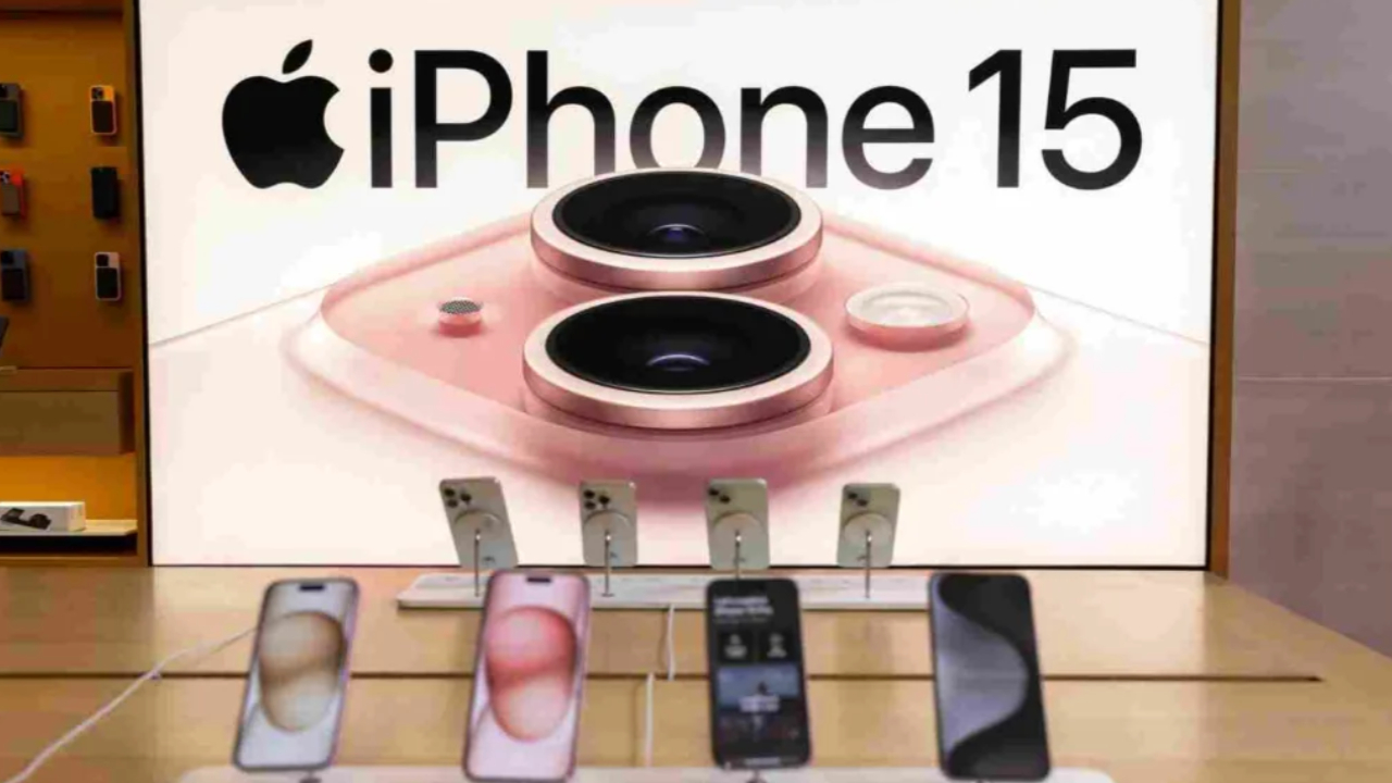 iPhone 15 Price Cut : అబ్బబ్బా భలే ఆఫర్.. చౌకైన ధరకే ఆపిల్ ఐఫోన్ 15.. ఆండ్రాయిడ్ ఫోన్ల కన్నా చాలా చీప్ గురూ..! iPhone 15 Price Cut : అబ్బబ్బా భలే ఆఫర్.. చౌకైన ధరకే ఆపిల్ ఐఫోన్ 15.. ఆండ్రాయిడ్ ఫోన్ల కన్నా చాలా చీప్ గురూ..!
