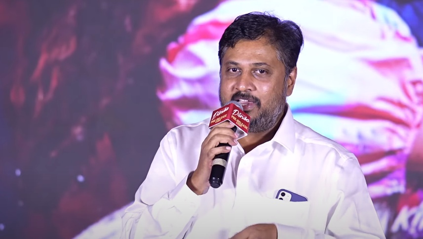 Producer Ravi : కిరణ్ అబ్బవరం సినిమాలో ఫైట్స్ మీకు నచ్చకపోతే నన్ను చితక్కొట్టేయండి.. అంతేకాదు.. నిర్మాత వ్యాఖ్యలు.. ఇంత కాన్ఫిడెంట్ ఏంటి భయ్యా.. Producer Ravi : కిరణ్ అబ్బవరం సినిమాలో ఫైట్స్ మీకు నచ్చకపోతే నన్ను చితక్కొట్టేయండి.. అంతేకాదు.. నిర్మాత వ్యాఖ్యలు.. ఇంత కాన్ఫిడెంట్ ఏంటి భయ్యా..