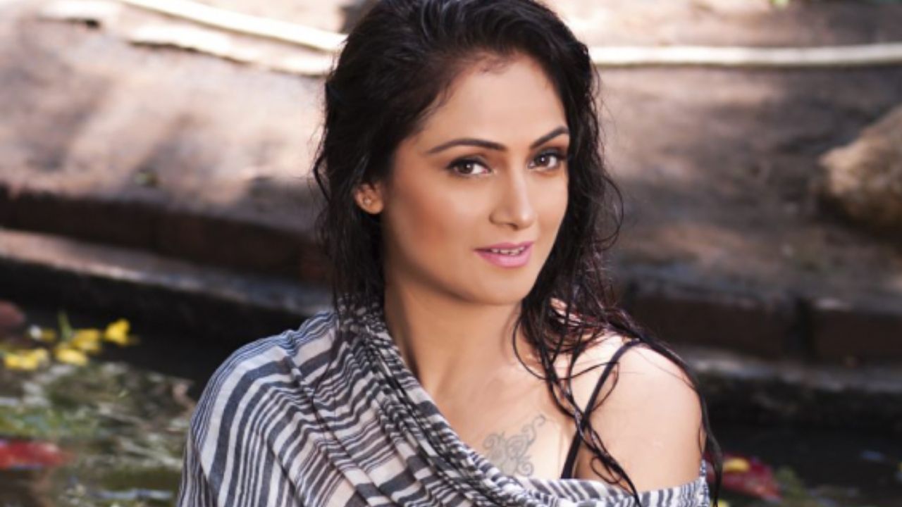 Simran: అవును.. ఆంటీ రోల్స్లో నటిస్తున్నా.. తప్పేంటి?: సిమ్రన్ మరోసారి ఆగ్రహం Simran: అవును.. ఆంటీ రోల్స్లో నటిస్తున్నా.. తప్పేంటి?: సిమ్రన్ మరోసారి ఆగ్రహం
