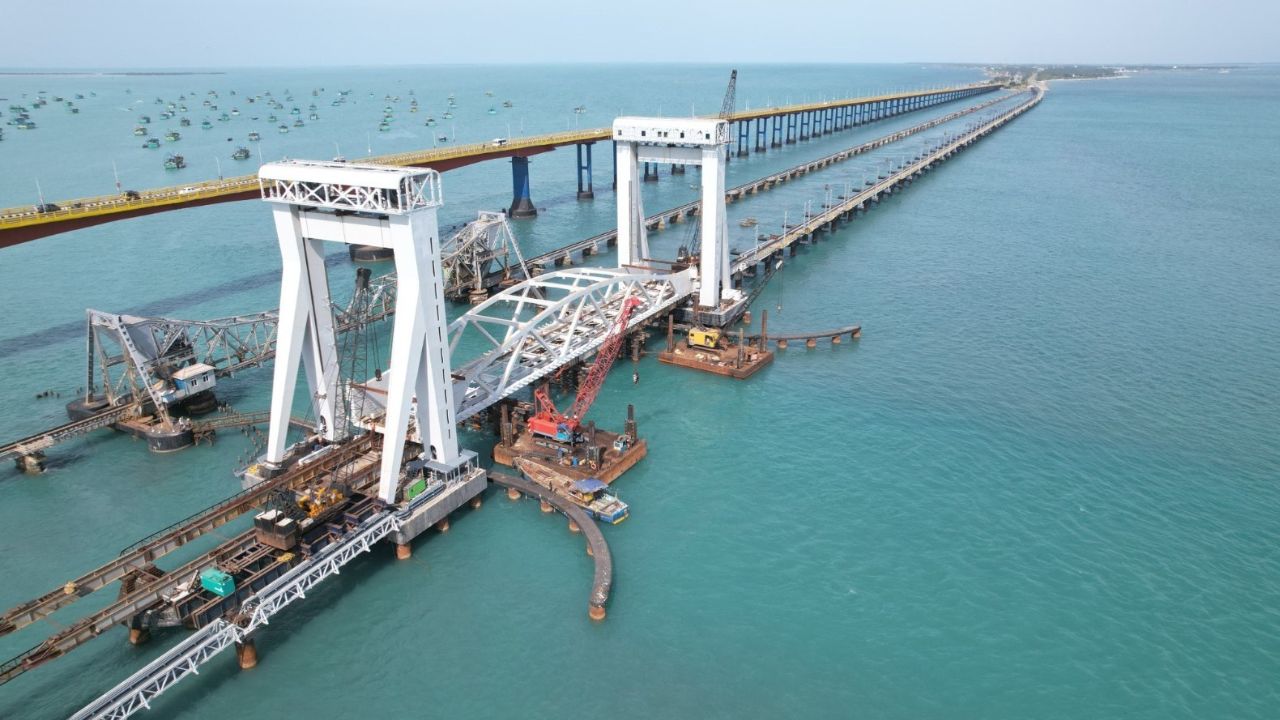 New Pamban Bridge: ఇంజనీరింగ్ అద్భుతం.. మరో 100 ఏళ్ల వరకు చెక్కుచెదరని మన బ్రిడ్జి ఇది.. New Pamban Bridge: ఇంజనీరింగ్ అద్భుతం.. మరో 100 ఏళ్ల వరకు చెక్కుచెదరని మన బ్రిడ్జి ఇది..