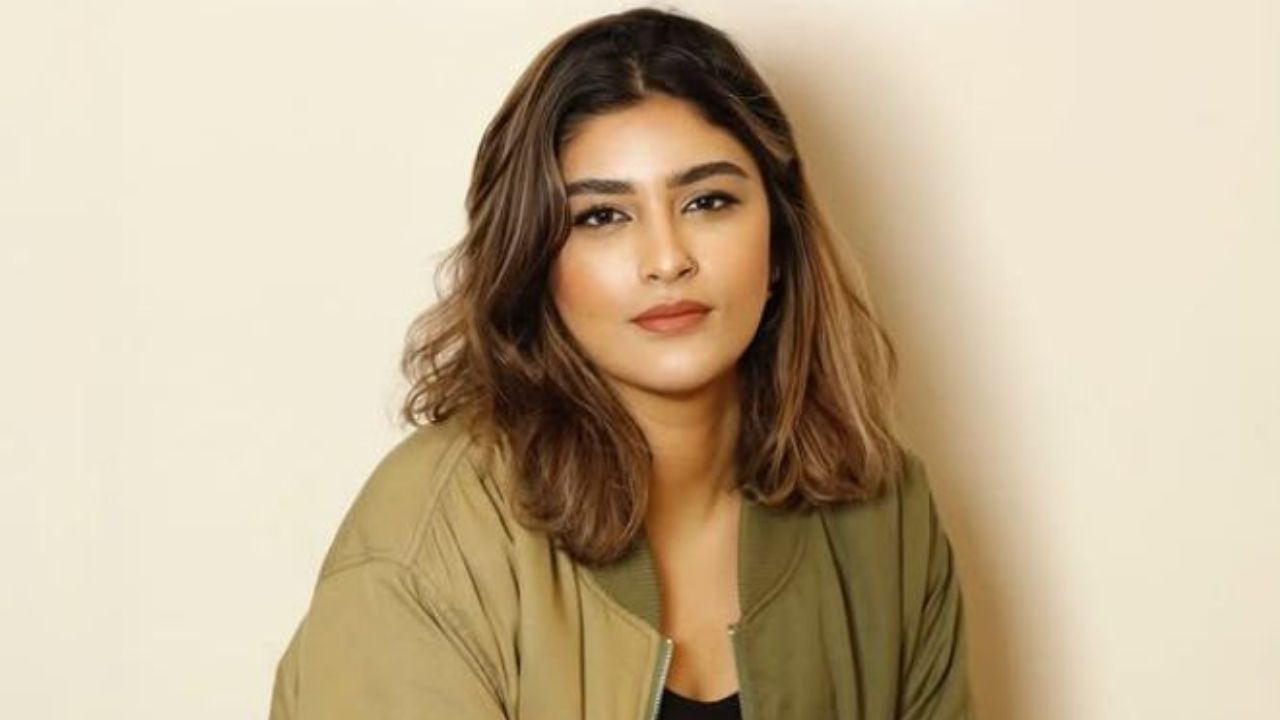 ఖుష్బూ కూతురు చెప్పిన కొత్త సంగతి.. హీరోయిన్ గా లాంఛ్ చేయమ్మా అంటే ఖుష్బూ ఏమందంటే.. ఖుష్బూ కూతురు చెప్పిన కొత్త సంగతి.. హీరోయిన్ గా లాంఛ్ చేయమ్మా అంటే ఖుష్బూ ఏమందంటే..