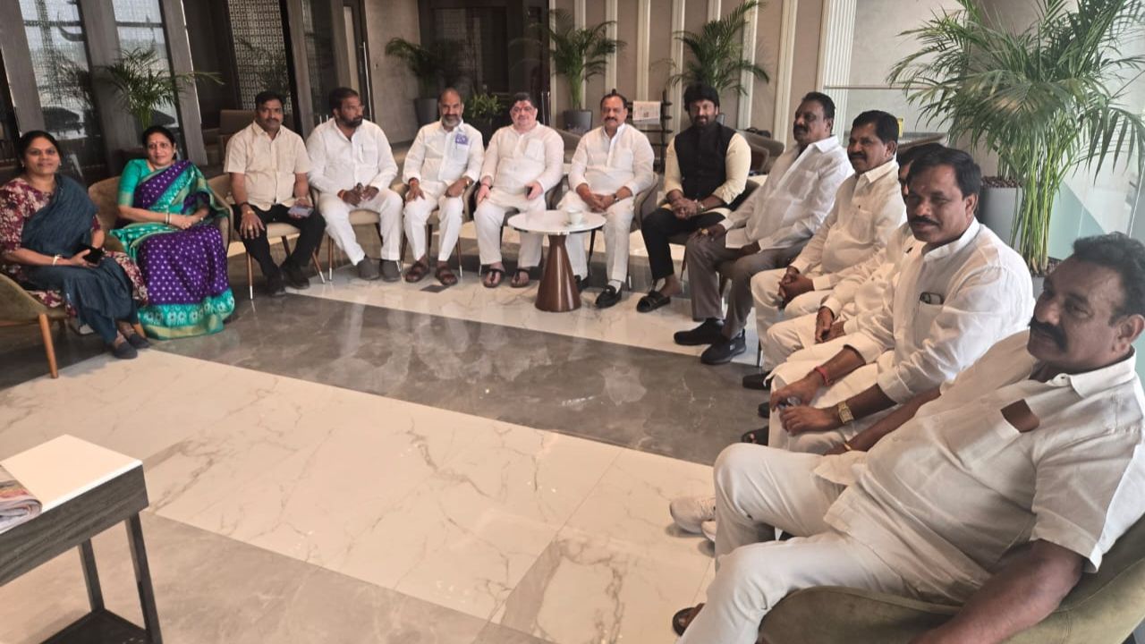 ఢిల్లీలో బీసీ ధర్నాపై కాంగ్రెస్ నేతల్లో ఆందోళన? ఎందుకంటే? ఢిల్లీలో బీసీ ధర్నాపై కాంగ్రెస్ నేతల్లో ఆందోళన? ఎందుకంటే?