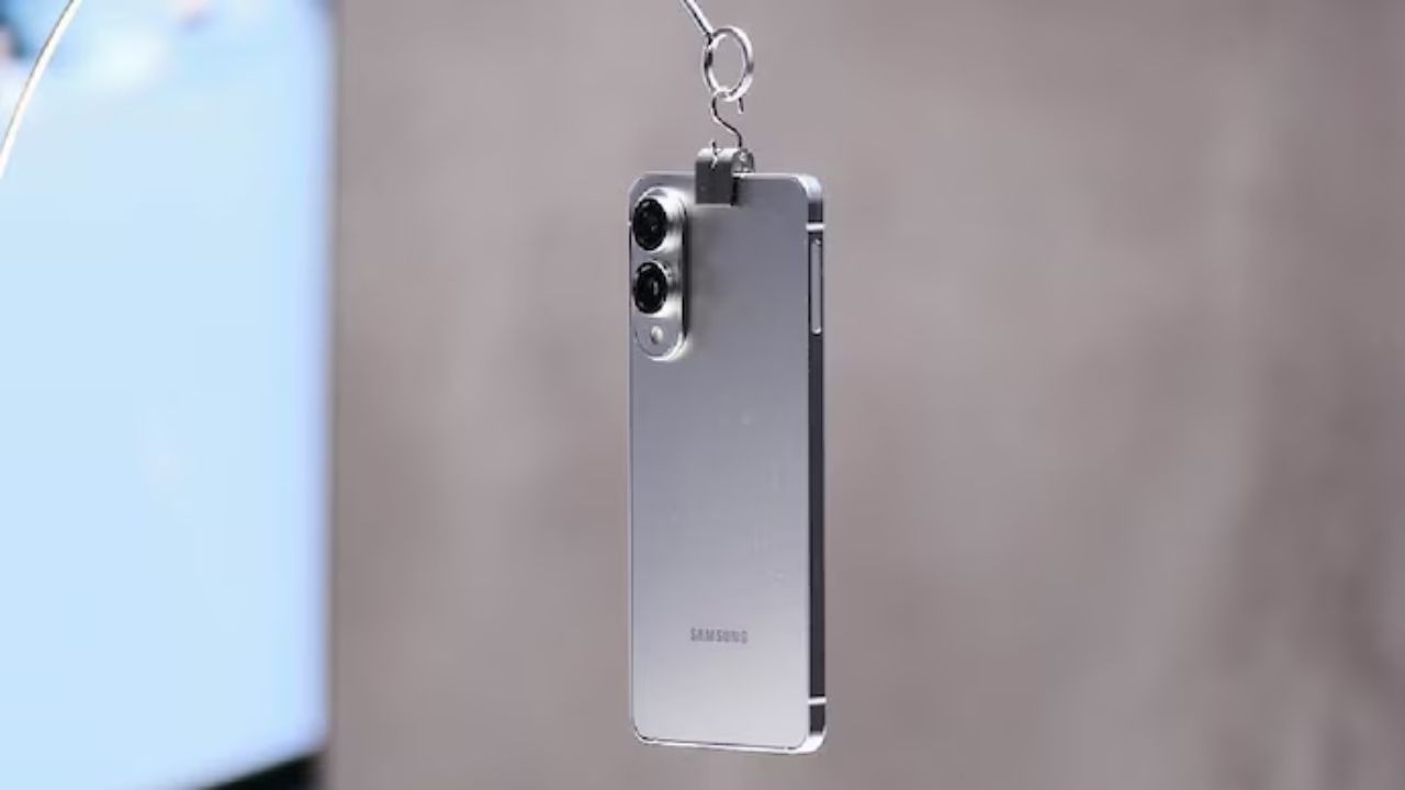 Samsung: శాంసంగ్ నుంచి కేక పెట్టించే ఫీచర్లతో వస్తున్న ఈ స్మార్ట్ఫోన్ లాంచ్ అయ్యే తేదీ ఇదే! Samsung: శాంసంగ్ నుంచి కేక పెట్టించే ఫీచర్లతో వస్తున్న ఈ స్మార్ట్ఫోన్ లాంచ్ అయ్యే తేదీ ఇదే!