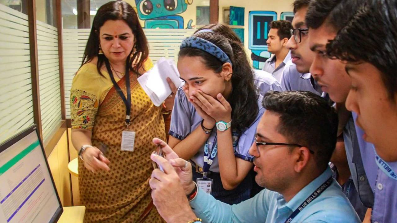 AP 10th Results: ఏపీ పదో తరగతి ఫలితాలు వచ్చేశాయ్.. విడుదల చేసిన మంత్రి లోకేశ్.. విద్యార్థులూ ఫలితాలు ఇలా చెక్ చేసుకోండి.. AP 10th Results: ఏపీ పదో తరగతి ఫలితాలు వచ్చేశాయ్.. విడుదల చేసిన మంత్రి లోకేశ్.. విద్యార్థులూ ఫలితాలు ఇలా చెక్ చేసుకోండి..