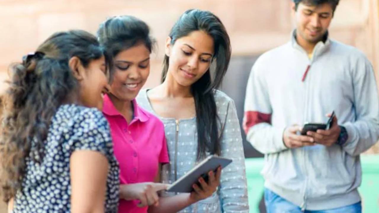 AP Inter Results 2025: ఏపీ ఇంటర్ రిజల్ట్స్ పై కీలక అప్డేట్.. ఫలితాలు ఎప్పుడు రావొచ్చంటే.. AP Inter Results 2025: ఏపీ ఇంటర్ రిజల్ట్స్ పై కీలక అప్డేట్.. ఫలితాలు ఎప్పుడు రావొచ్చంటే..