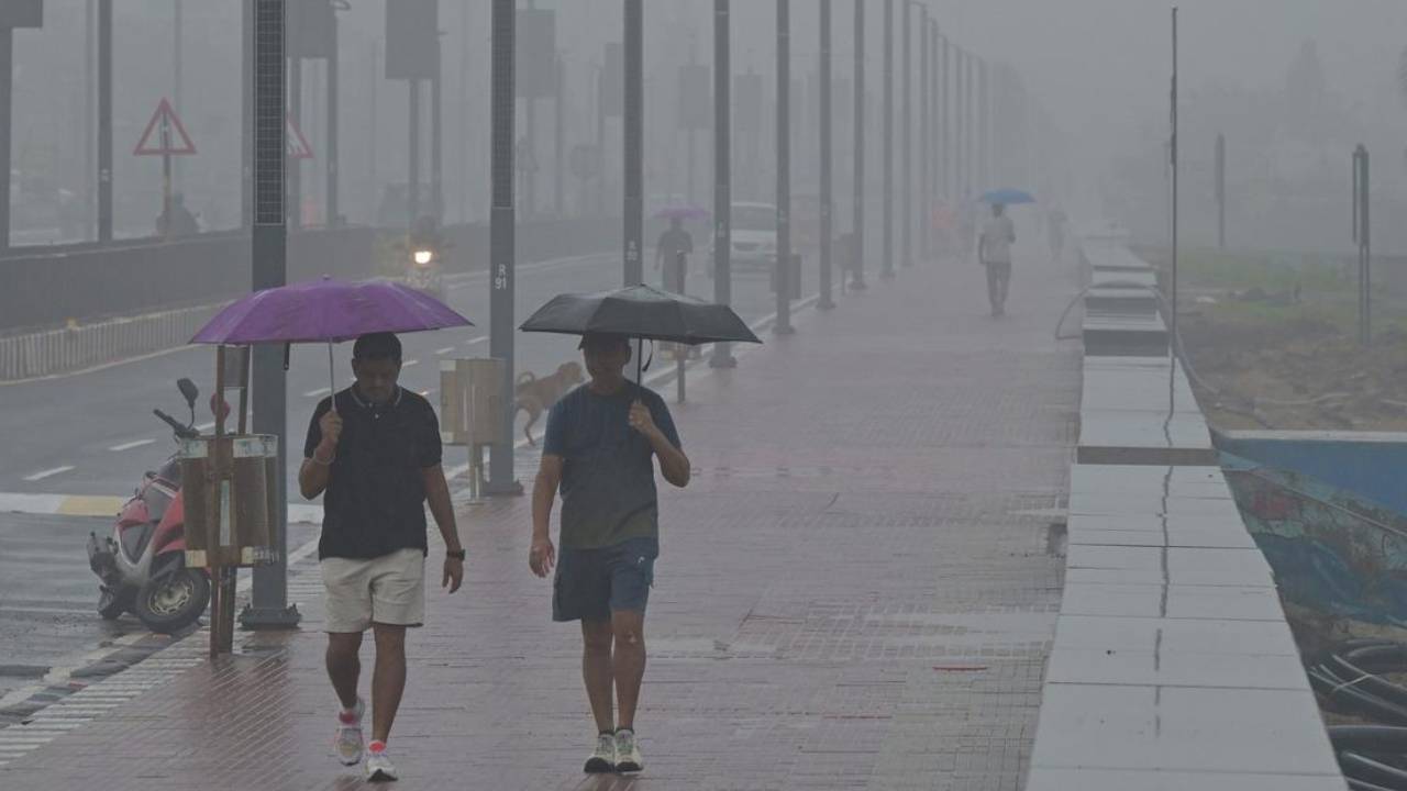 AP Rain Alert: ఏపీకి రెయిన్ అలర్ట్.. రెండ్రోజులు పిడుగులతో కూడిన వర్షాలు.. ఏఏ జిల్లాల్లో అంటే.. AP Rain Alert: ఏపీకి రెయిన్ అలర్ట్.. రెండ్రోజులు పిడుగులతో కూడిన వర్షాలు.. ఏఏ జిల్లాల్లో అంటే..
