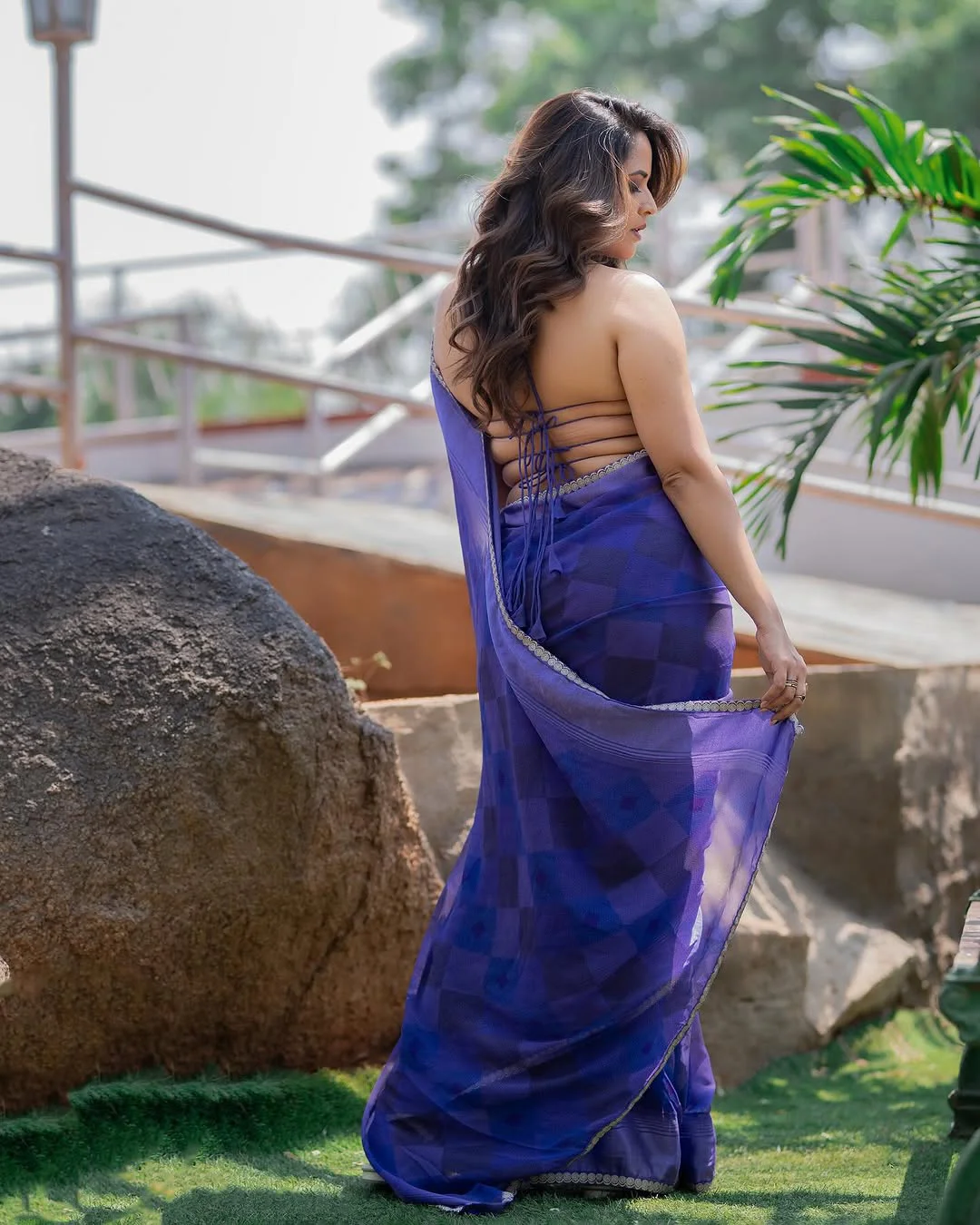 Anasuya Bharadwaj Back Less Saree Photos