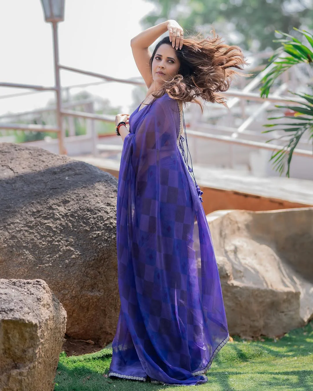 Anasuya Bharadwaj Back Less Saree Photos