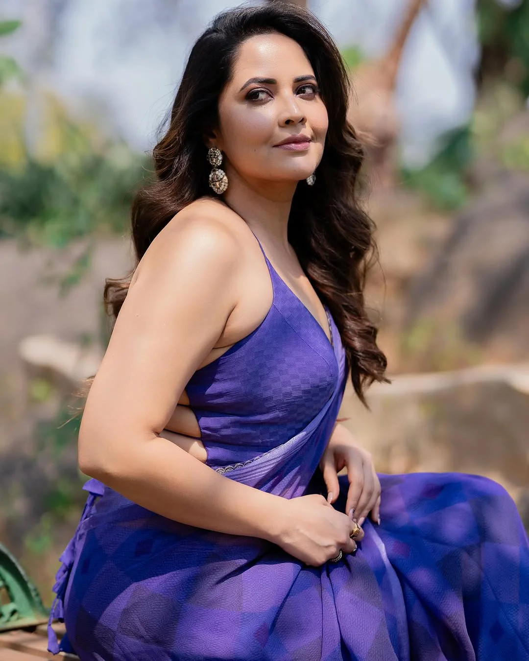 Anasuya Bharadwaj Back Less Saree Photos