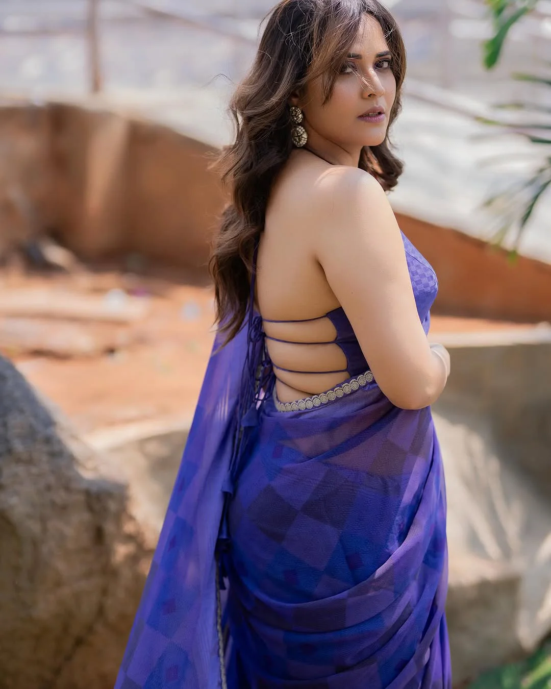 Anasuya Bharadwaj Back Less Saree Photos