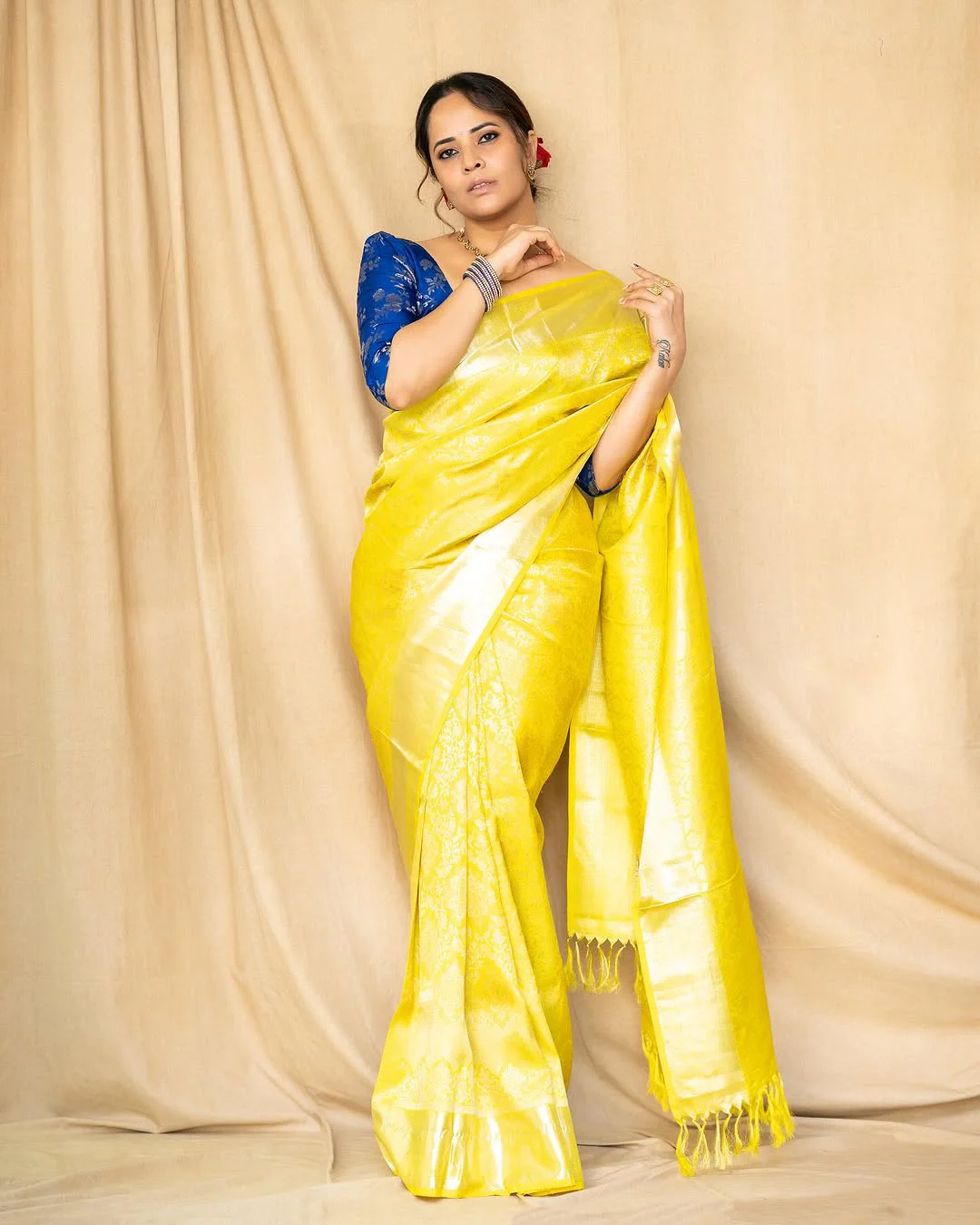 Anasuya Bharadwaj Cute Sraee Looks