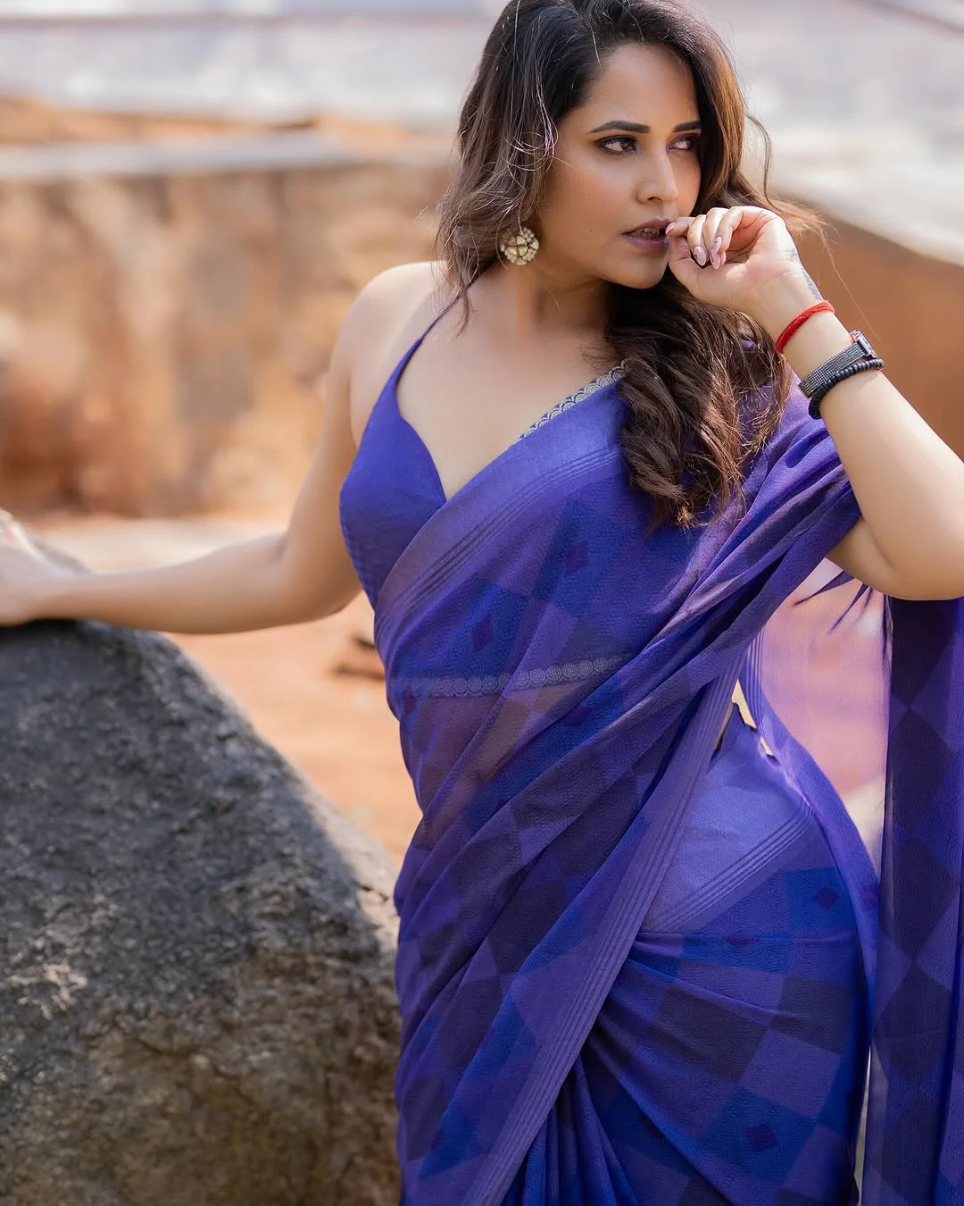 Anasuya Bharadwaj Back Less Saree Photos