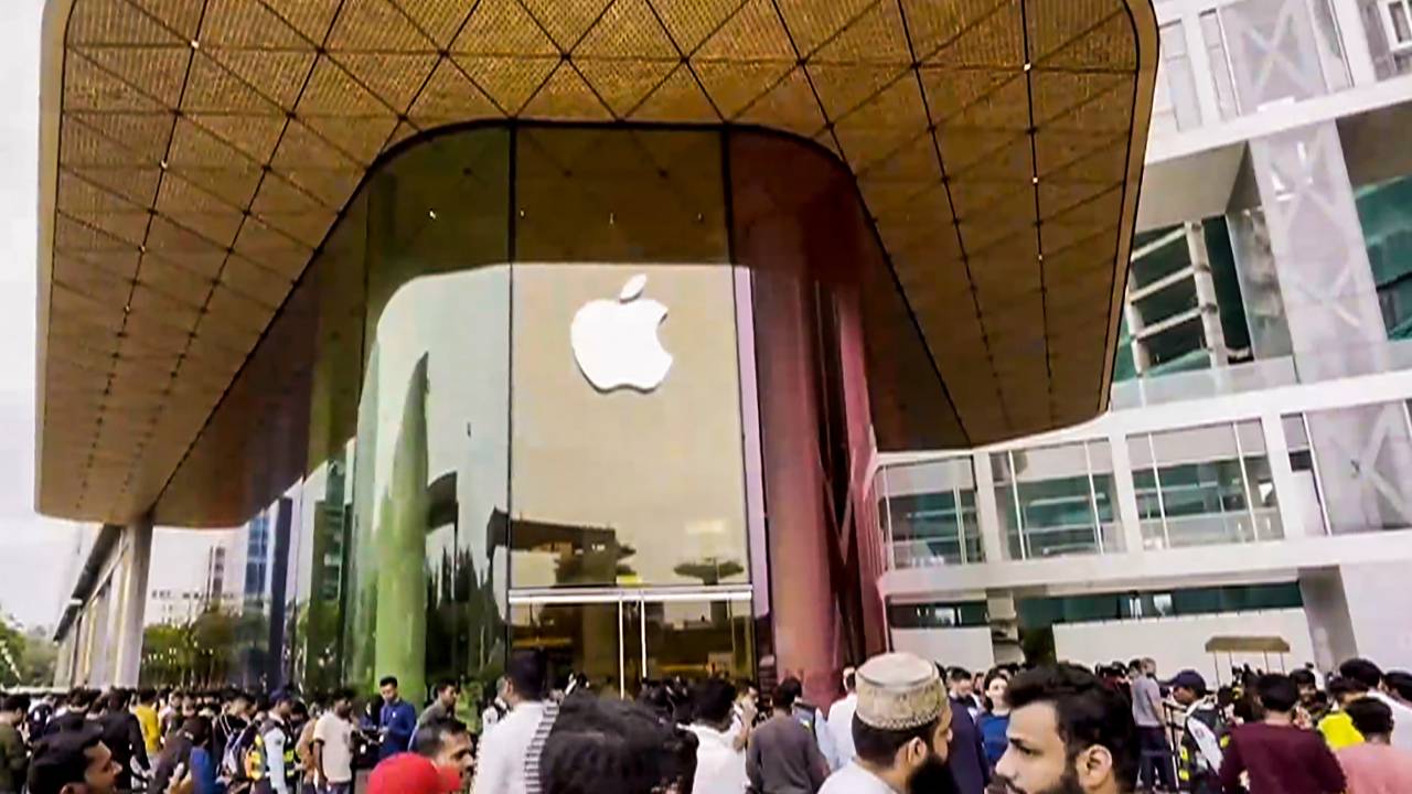 Apple New Stores : ఆపిల్ లవర్స్కు గుడ్ న్యూస్.. త్వరలో భారత్లో కొత్త ఆపిల్ రిటైల్ స్టోర్లు.. లొకేషన్స్ ఫిక్స్..! Apple New Stores : ఆపిల్ లవర్స్కు గుడ్ న్యూస్.. త్వరలో భారత్లో కొత్త ఆపిల్ రిటైల్ స్టోర్లు.. లొకేషన్స్ ఫిక్స్..!