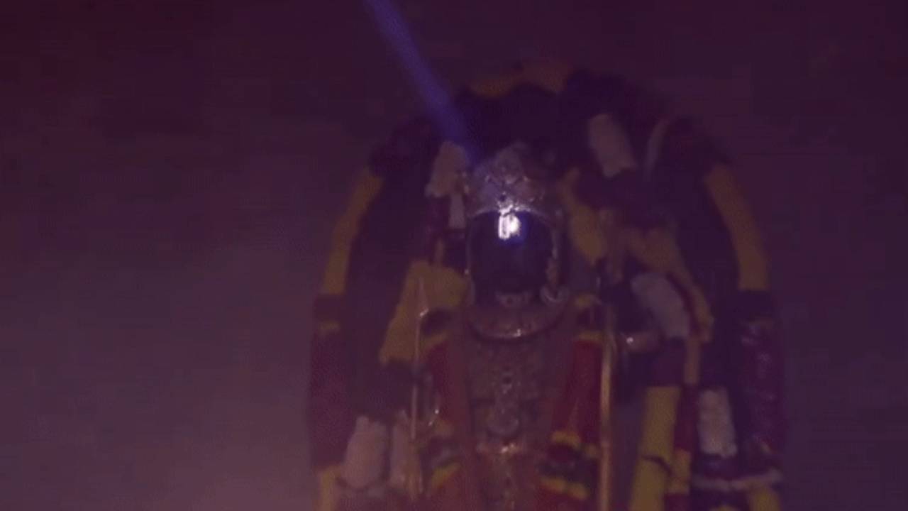 Ayodhya Rama mandir: అయోధ్యలో అద్భుత దృశ్యం ఆవిష్కృతం.. వీడియో వైరల్ Ayodhya Rama mandir: అయోధ్యలో అద్భుత దృశ్యం ఆవిష్కృతం.. వీడియో వైరల్