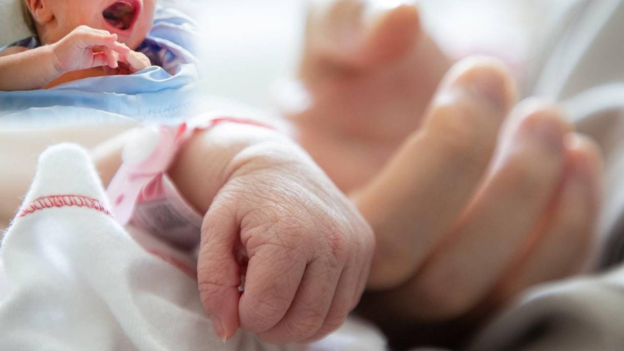Baby Born Twice : మిరాకిల్ బేబీ : ఈ శిశువు ఒకసారి కాదు.. తల్లి గర్భం నుంచి రెండుసార్లు జన్మించింది.. వైద్యచరిత్రలోనే అద్భుతం..! Baby Born Twice : మిరాకిల్ బేబీ : ఈ శిశువు ఒకసారి కాదు.. తల్లి గర్భం నుంచి రెండుసార్లు జన్మించింది.. వైద్యచరిత్రలోనే అద్భుతం..!