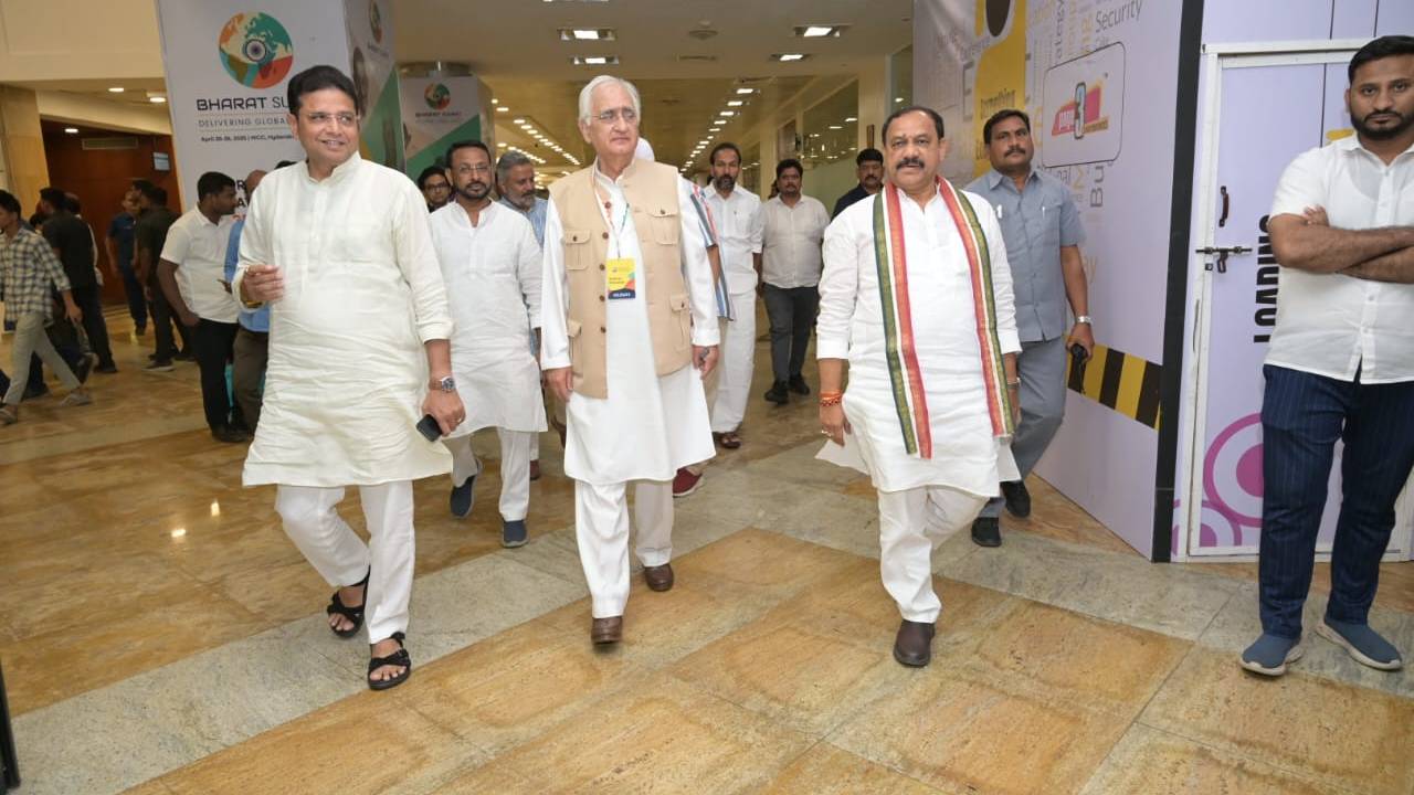 Bharat Summit: హెచ్ఐసీసీలో రెండ్రోజులు భారత్ సమ్మిట్.. వందకుపైగా దేశాల నుంచి ప్రతినిధులు.. Bharat Summit: హెచ్ఐసీసీలో రెండ్రోజులు భారత్ సమ్మిట్.. వందకుపైగా దేశాల నుంచి ప్రతినిధులు..